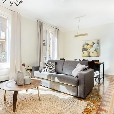 Apartment 4 Bedroom With A Balcony In Ramblas 2 2 *