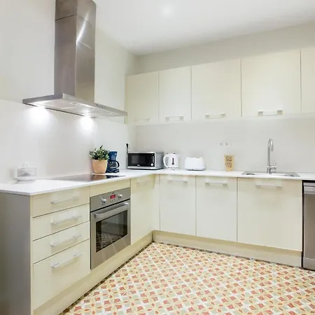 4 Bedroom With A Balcony In Ramblas 2 2 Apartment