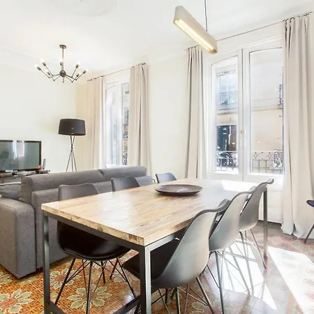 Apartment 4 Bedroom With A Balcony In Ramblas 2 2